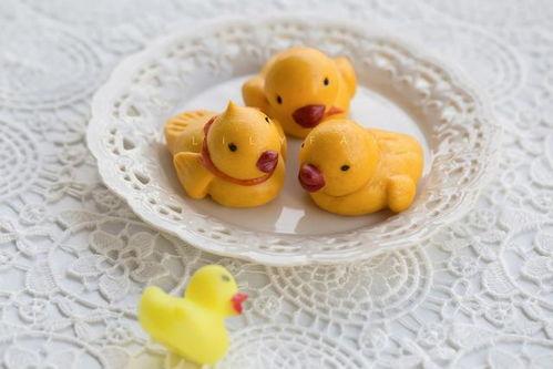 带你吃瓜小黄鸭图片,带你领略“带你吃瓜小黄鸭”的萌态魅力